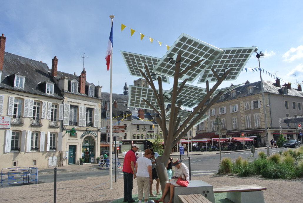 Solar trees, a technological display that brings a new vision